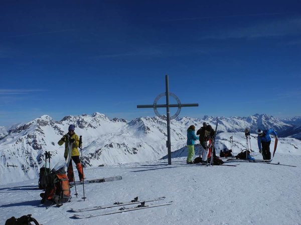 comp_DSCN0535 am Gipfel der Maroispitze, gegen Valluga und Lechtaler Berge.jpg