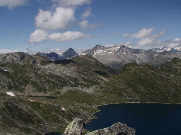 P8210102-comp--Tessin,-Val-Lavizzara,-Lago-di-Naret,-Blick-gegen-Finsteraarhorn-und-Rotondo-Berge-.jpg